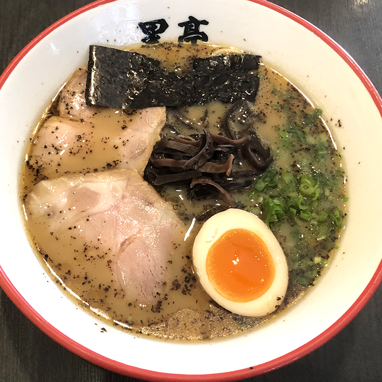 黒亭とんこつラーメン