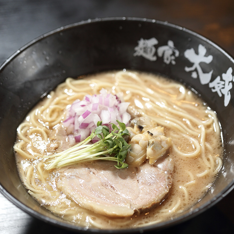 貝香る　塩豚骨ラーメン