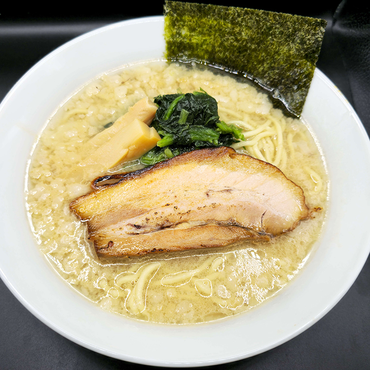 黒豚背脂の濃厚豚骨ラーメン