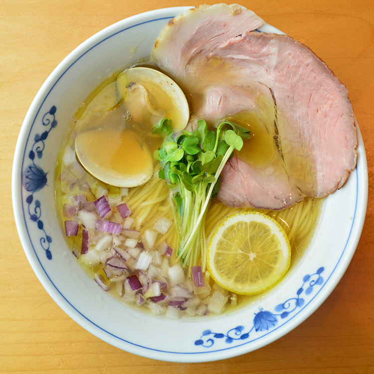 Salt Noodles with Clams & Green Pepper